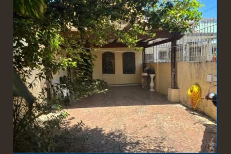 Casa à venda com 200m², 3 quartos e 3 vagasFoto 01