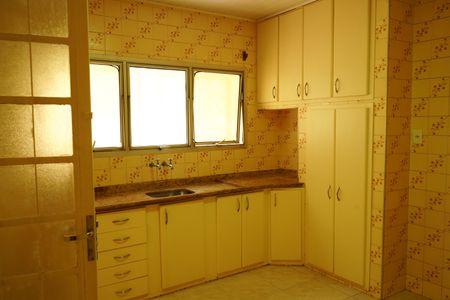 Casa para alugar com 140m², 2 quartos e 2 vagasCozinha