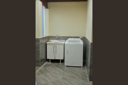 Casa à venda com 164m², 3 quartos e 1 vagaÁrea de serviço 