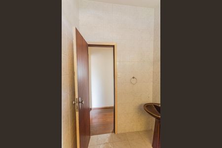 Casa à venda com 385m², 5 quartos e 4 vagasBanheiro Social 1