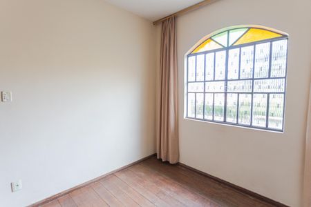 Casa à venda com 385m², 5 quartos e 4 vagasQuarto 2