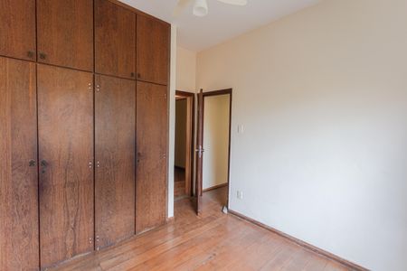 Casa à venda com 385m², 5 quartos e 4 vagasQuarto 2