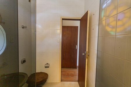 Casa à venda com 385m², 5 quartos e 4 vagasBanheiro da Suíte