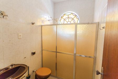 Casa à venda com 385m², 5 quartos e 4 vagasBanheiro Social 1