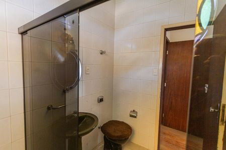 Casa à venda com 385m², 5 quartos e 4 vagasBanheiro da Suíte