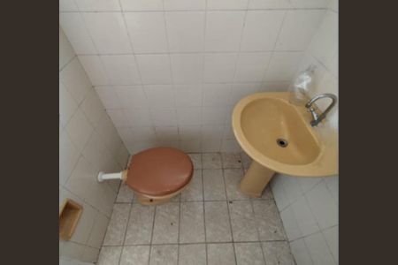 Casa à venda com 130m², 3 quartos e 2 vagasBanheiro