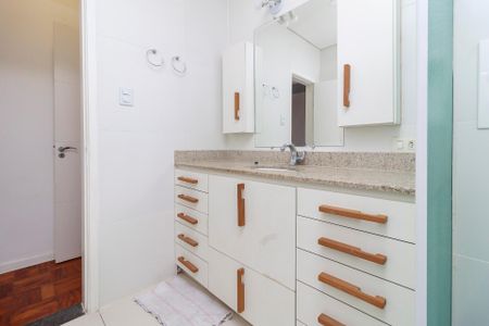 Casa para alugar com 110m², 3 quartos e 2 vagasSuíte - Banheiro