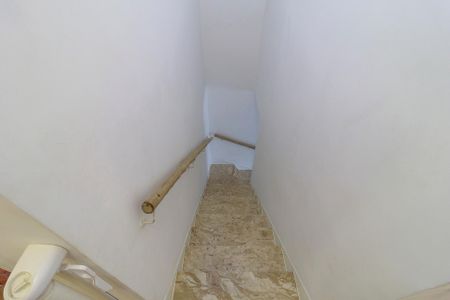 Casa para alugar com 110m², 3 quartos e 2 vagasEscada