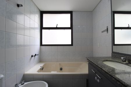 Apartamento à venda com 162m², 3 quartos e 3 vagasBanheiro da Suíte 3