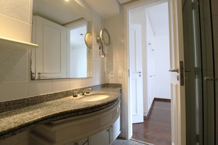 Apartamento à venda com 162m², 3 quartos e 3 vagasBanheiro da Suíte 2