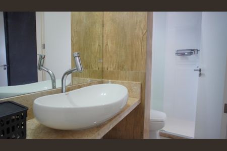 Casa à venda com 310m², 3 quartos e 3 vagasBanheiro 2 da suite 2 e 3