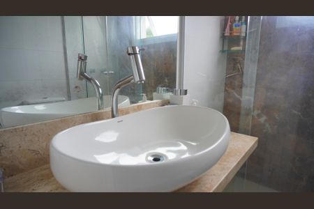 Casa à venda com 310m², 3 quartos e 3 vagasBanheiro 1