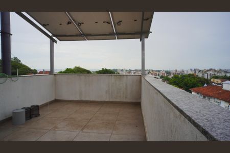 Casa à venda com 310m², 3 quartos e 3 vagasTerraço fundos 