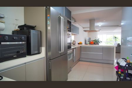 Casa à venda com 310m², 3 quartos e 3 vagasCozinha 