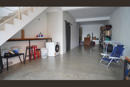 Casa à venda com 310m², 3 quartos e 3 vagasPiso inferior salão de festas 