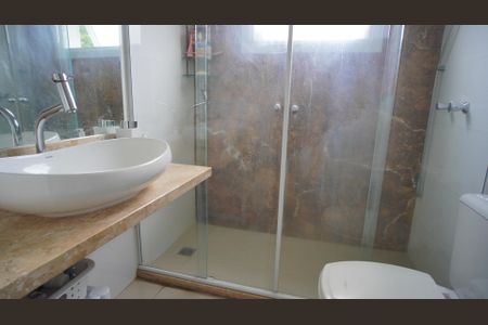 Casa à venda com 310m², 3 quartos e 3 vagasBanheiro 1 suite 