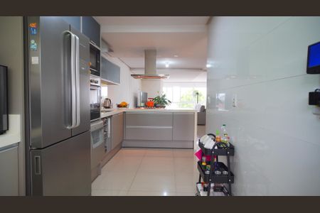 Casa à venda com 310m², 3 quartos e 3 vagasCozinha 