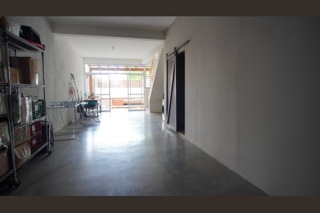 Casa à venda com 310m², 3 quartos e 3 vagasPiso inferior salão de festas/ piscina 