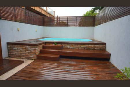 Casa à venda com 310m², 3 quartos e 3 vagasPiscina 