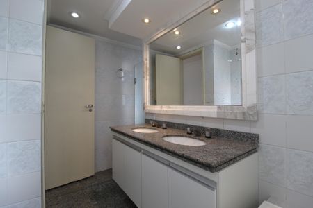 Apartamento à venda com 162m², 3 quartos e 4 vagasBanheiro da Suíte 3