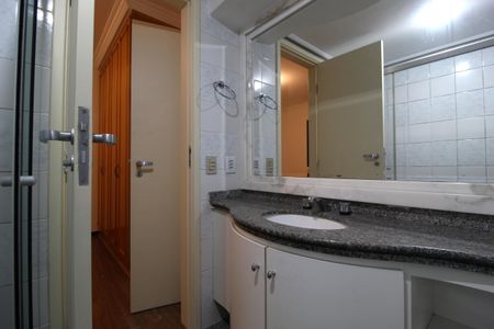 Apartamento à venda com 162m², 3 quartos e 4 vagasBanheiro da Suíte 2