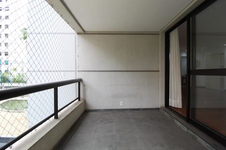 Apartamento à venda com 162m², 3 quartos e 4 vagasVaranda