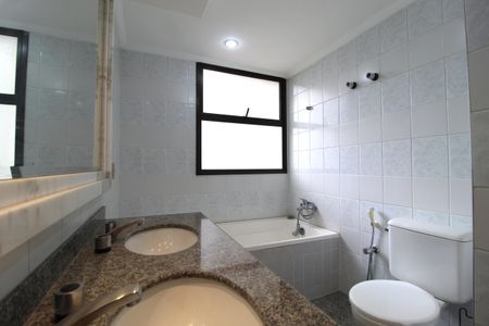 Apartamento à venda com 162m², 3 quartos e 4 vagasBanheiro da Suíte 3