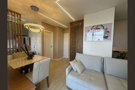 Sala de apartamento à venda com 2 quartos, 68m² em Jardim Tupanci, Barueri