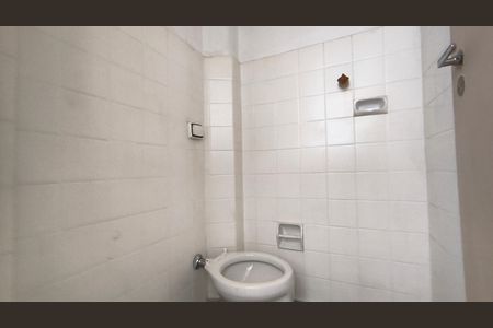 Apartamento à venda com 80m², 2 quartos e sem vaga Apartamento à venda com 80m², 2 quartos e sem vagaBanheiro de Serviço