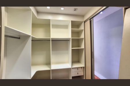 Apartamento para alugar com 130m², 3 quartos e sem vagaCloset da suíte