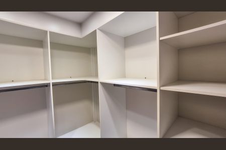 Apartamento para alugar com 130m², 3 quartos e sem vagaCloset da suíte