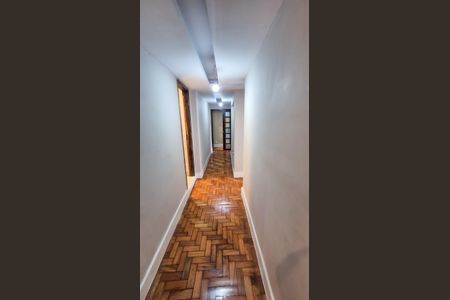 Apartamento para alugar com 130m², 3 quartos e sem vagaCorredor de acesso aso quartos e Banheiros