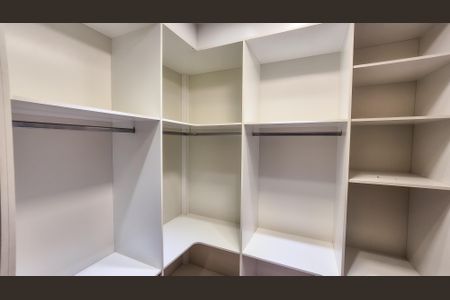 Apartamento para alugar com 130m², 3 quartos e sem vagaCloset da suíte