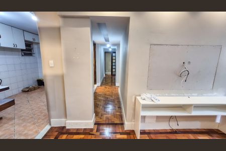 Apartamento para alugar com 130m², 3 quartos e sem vagaCorredor de acesso aso quartos e Banheiros