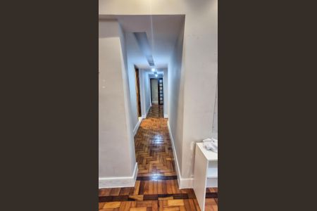 Apartamento para alugar com 130m², 3 quartos e sem vagaCorredor de acesso aso quartos e Banheiros