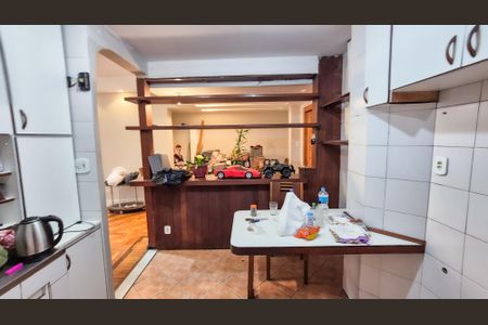 Apartamento para alugar com 130m², 3 quartos e sem vagaCozinha 