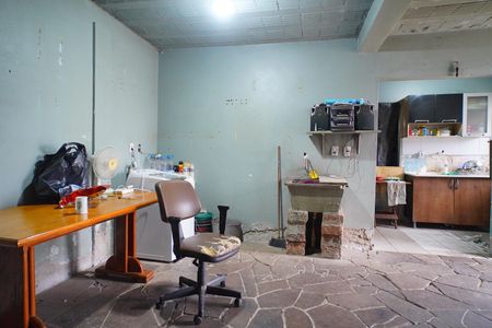 Área  de serviço  de casa à venda com 3 quartos, 600m² em Humaitá, Porto Alegre