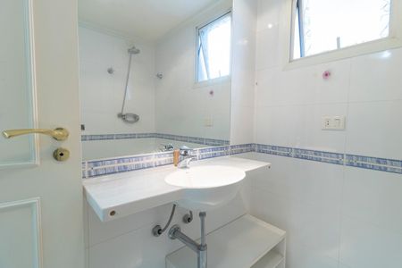 Apartamento para alugar com 149m², 3 quartos e 2 vagas Apartamento para alugar com 149m², 3 quartos e 2 vagasBanheiro Corredor