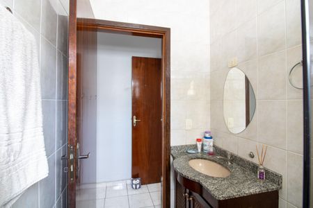 Casa à venda com 220m², 3 quartos e 2 vagas Casa à venda com 220m², 3 quartos e 2 vagasBanheiro Suíte