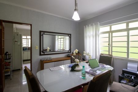 Casa à venda com 220m², 3 quartos e 2 vagas Casa à venda com 220m², 3 quartos e 2 vagasSala de Jantar