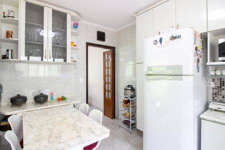 Casa à venda com 220m², 3 quartos e 2 vagas Casa à venda com 220m², 3 quartos e 2 vagasCozinha