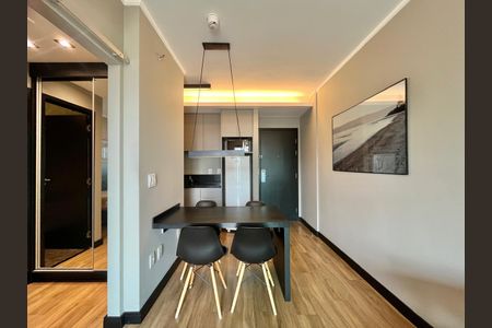 Sala de apartamento para alugar com 1 quarto, 38m² em Cambuí, Campinas