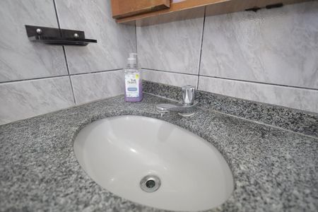 Casa à venda com 187m², 4 quartos e 2 vagas Casa à venda com 187m², 4 quartos e 2 vagasBanheiro