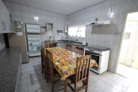 Casa à venda com 187m², 4 quartos e 2 vagas Casa à venda com 187m², 4 quartos e 2 vagasCozinha