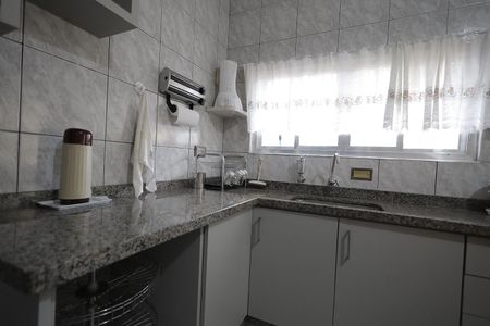 Casa à venda com 187m², 4 quartos e 2 vagas Casa à venda com 187m², 4 quartos e 2 vagasCozinha