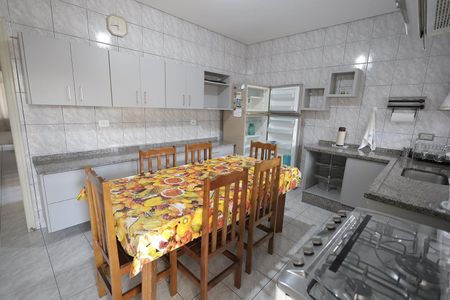 Casa à venda com 187m², 4 quartos e 2 vagas Casa à venda com 187m², 4 quartos e 2 vagasCozinha