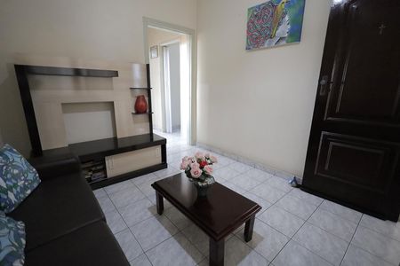 Casa à venda com 187m², 4 quartos e 2 vagas Casa à venda com 187m², 4 quartos e 2 vagasSala