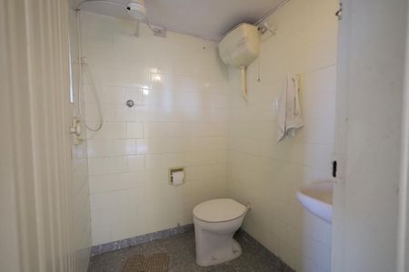 Casa à venda com 187m², 4 quartos e 2 vagas Casa à venda com 187m², 4 quartos e 2 vagasBanheiro Área de Serviço