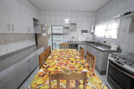 Casa à venda com 187m², 4 quartos e 2 vagas Casa à venda com 187m², 4 quartos e 2 vagasCozinha