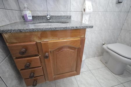 Casa à venda com 187m², 4 quartos e 2 vagas Casa à venda com 187m², 4 quartos e 2 vagasBanheiro